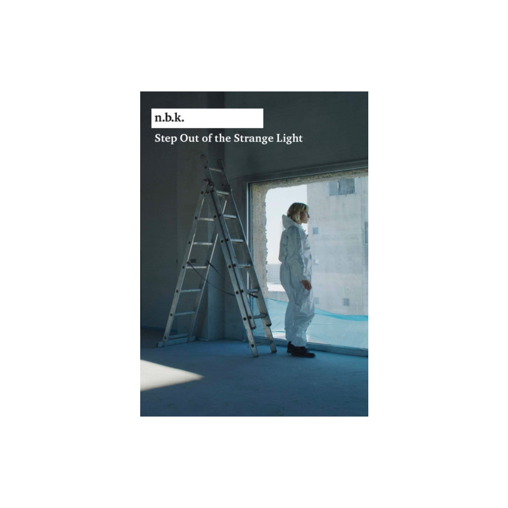 Produktbild för Step Out of the Strange Light (häftad, eng)
