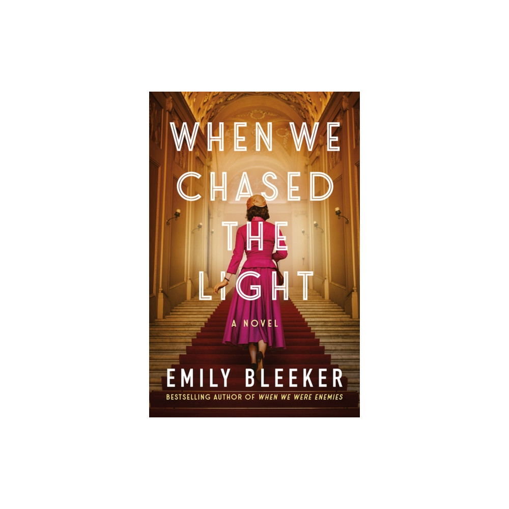 Produktbild för When We Chased the Light (häftad, eng)