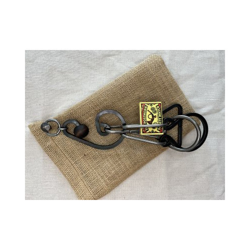 Frogs and Dogs Handmade The Know-It-All (398 gram!) - Hard
