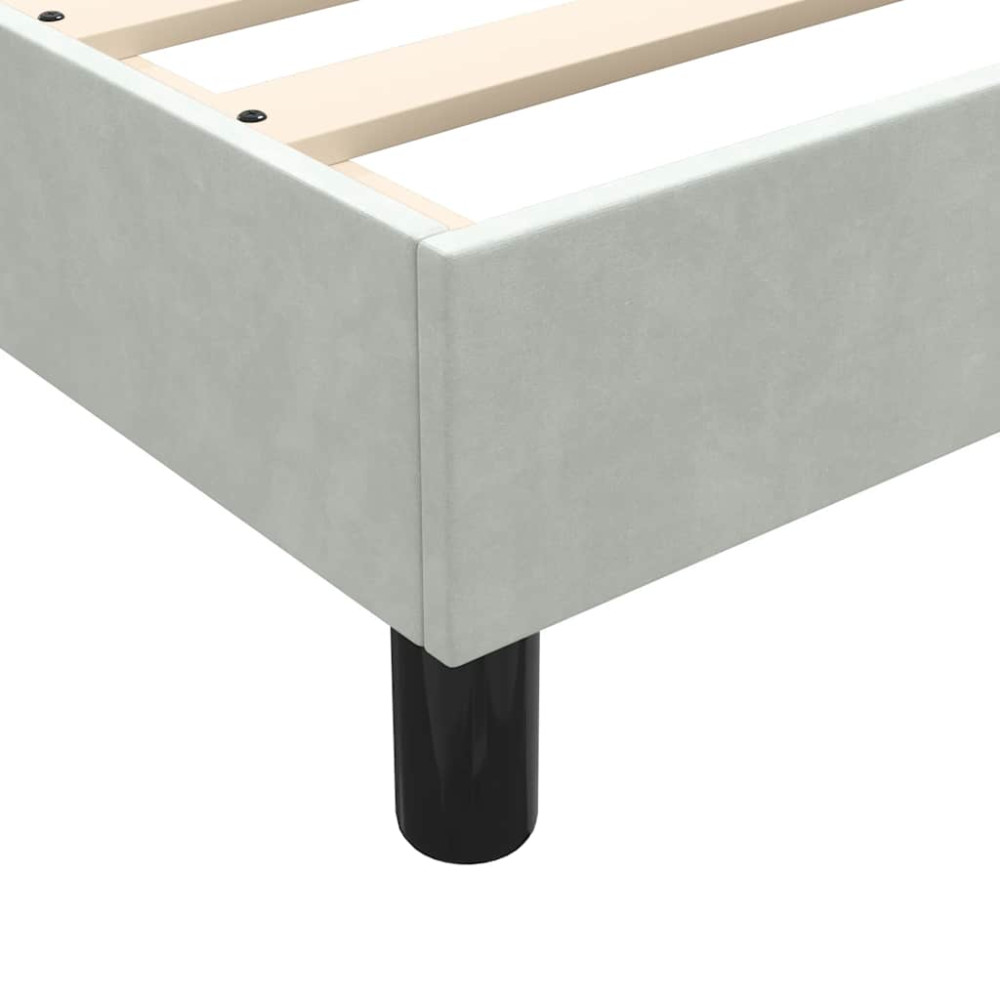 Produktbild för Ramsäng med madrass ljusgrå 80x210 cm sammet