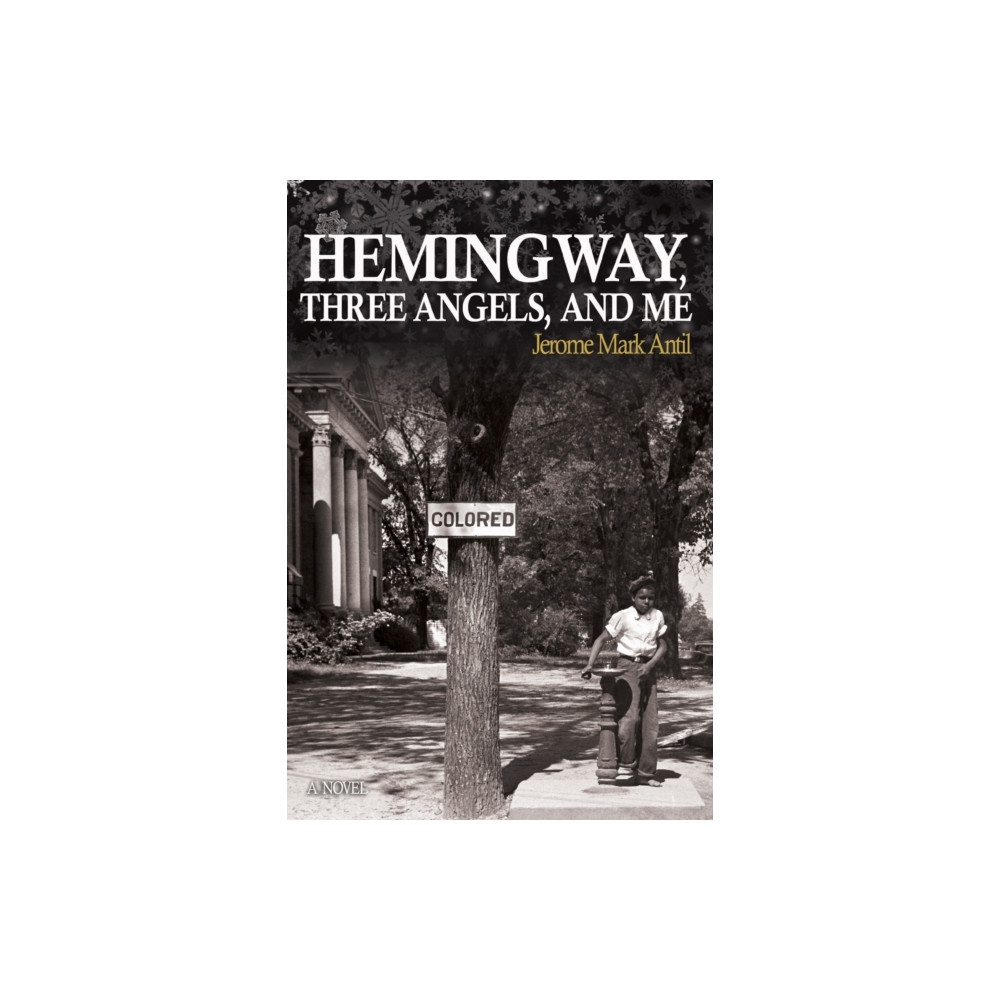 Produktbild för Hemingway, Three Angels, and Me (häftad, eng)