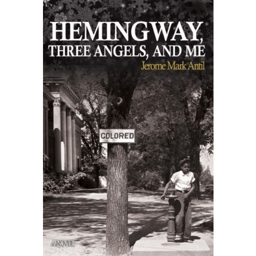 Little York Books Hemingway, Three Angels, and Me (häftad, eng)