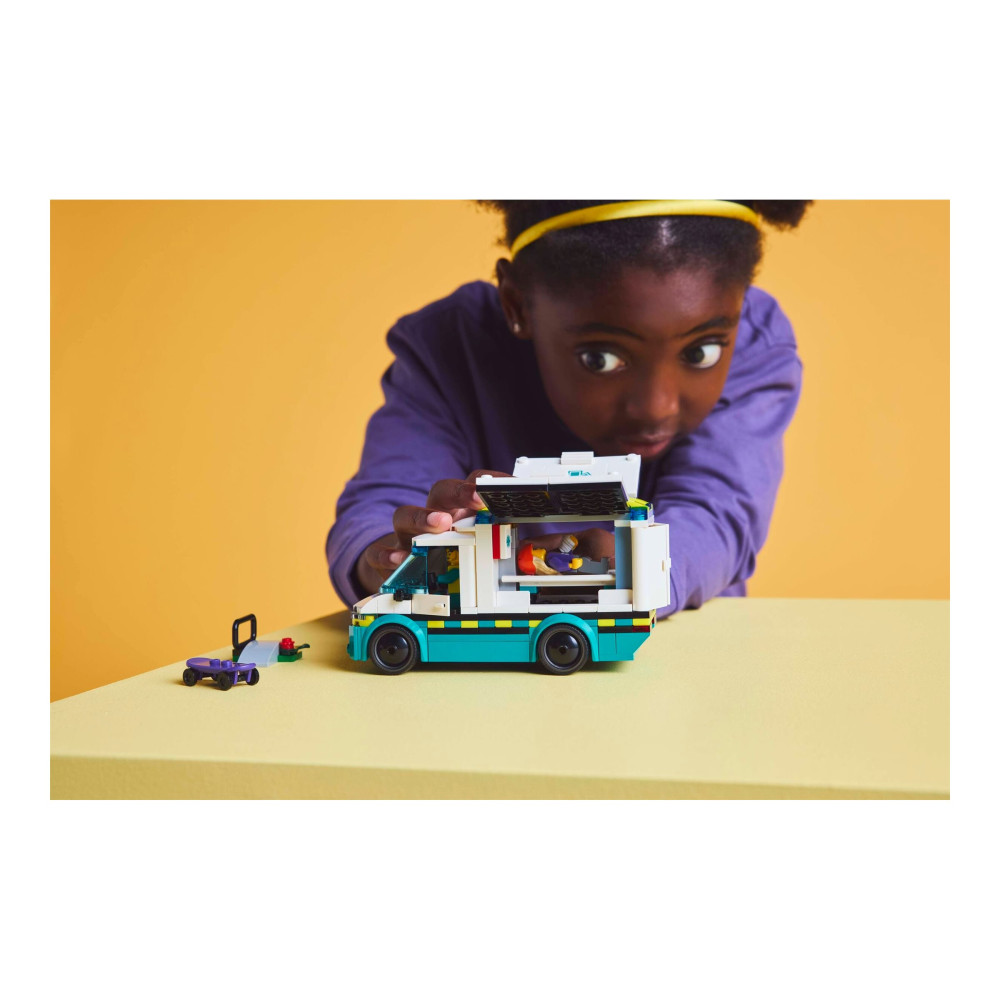 Produktbild för LEGO City 60451 - Nödsituation Ambulans - byggsats