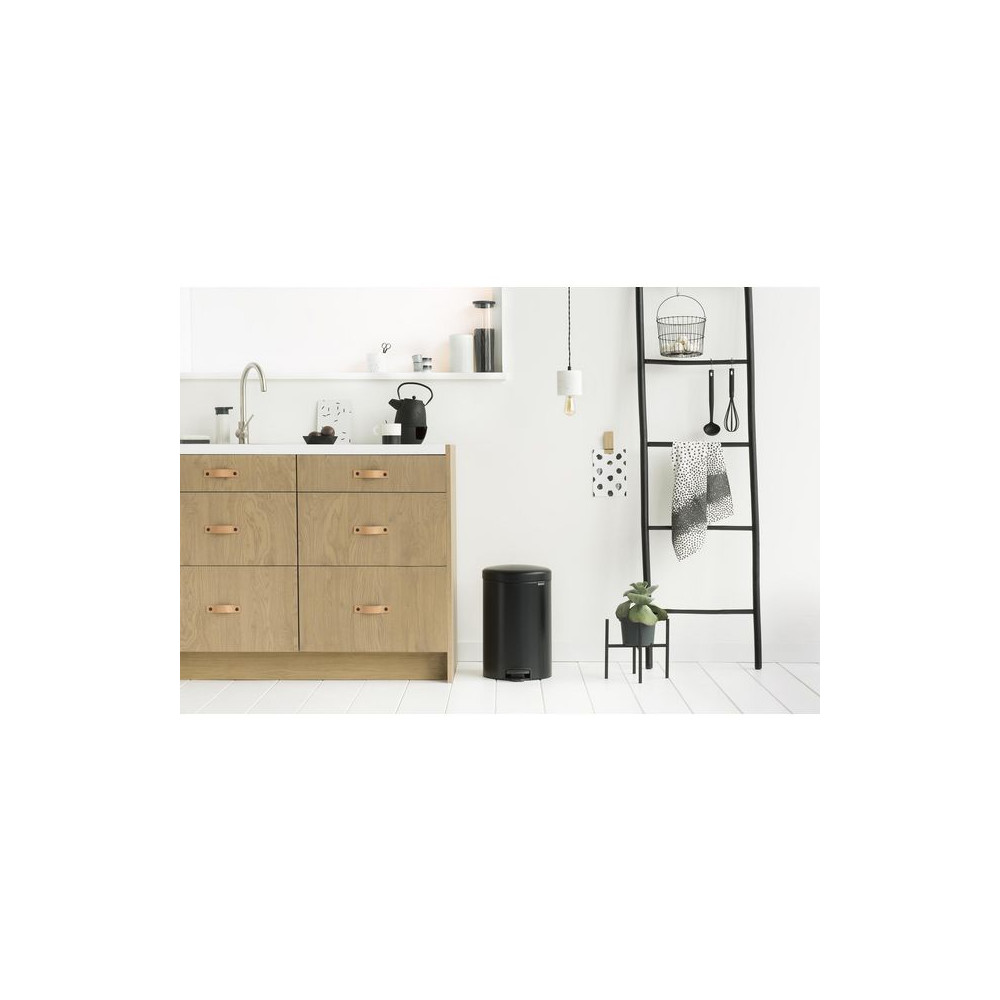 Produktbild för Papperskorg BRABANTIA NewIcon 20L svart