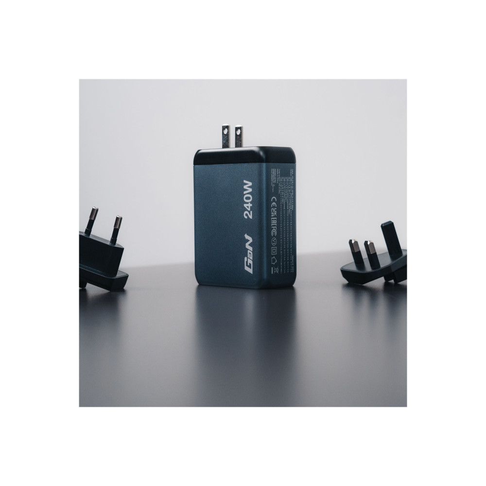 Produktbild för Verbatim strömadapter - GaN - 3 x USB-C, USB typ A - 240 watt