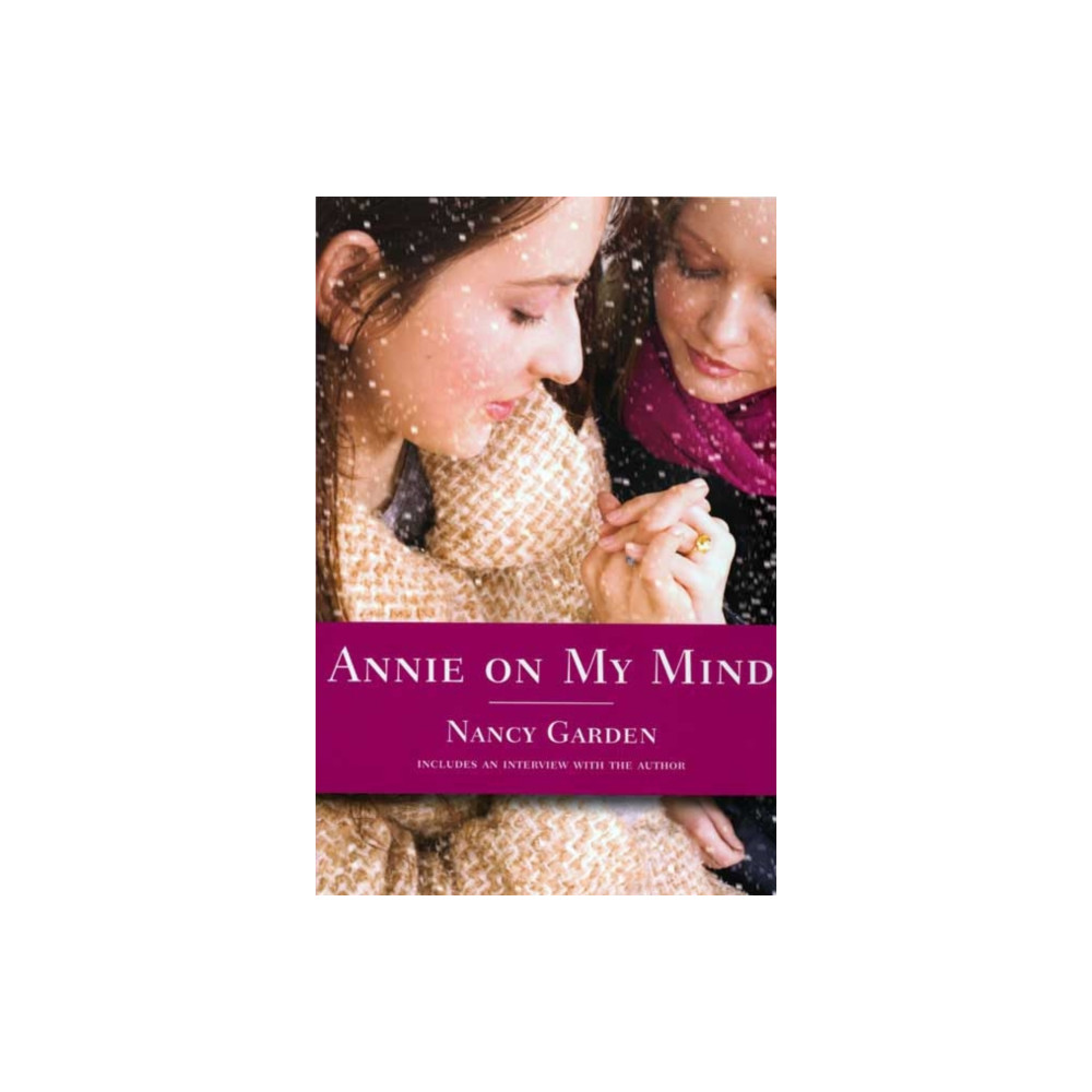 Produktbild för Annie on My Mind (häftad, eng)
