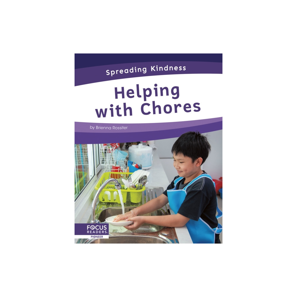 Produktbild för Helping with Chores (inbunden, eng)