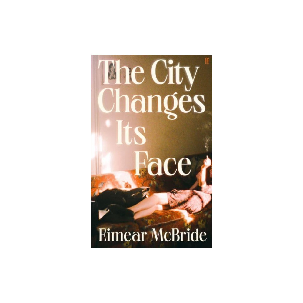 Produktbild för The City Changes Its Face (häftad, eng)