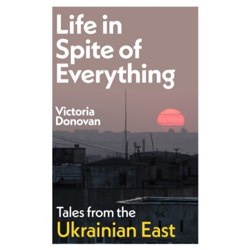 Daunt Books Life in Spite of Everything (inbunden, eng)