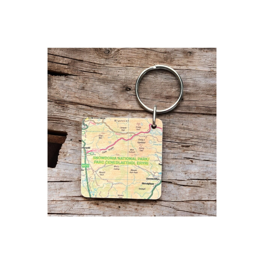 Produktbild för OS Map Wooden Square Key-ring - Snowdonia National Park