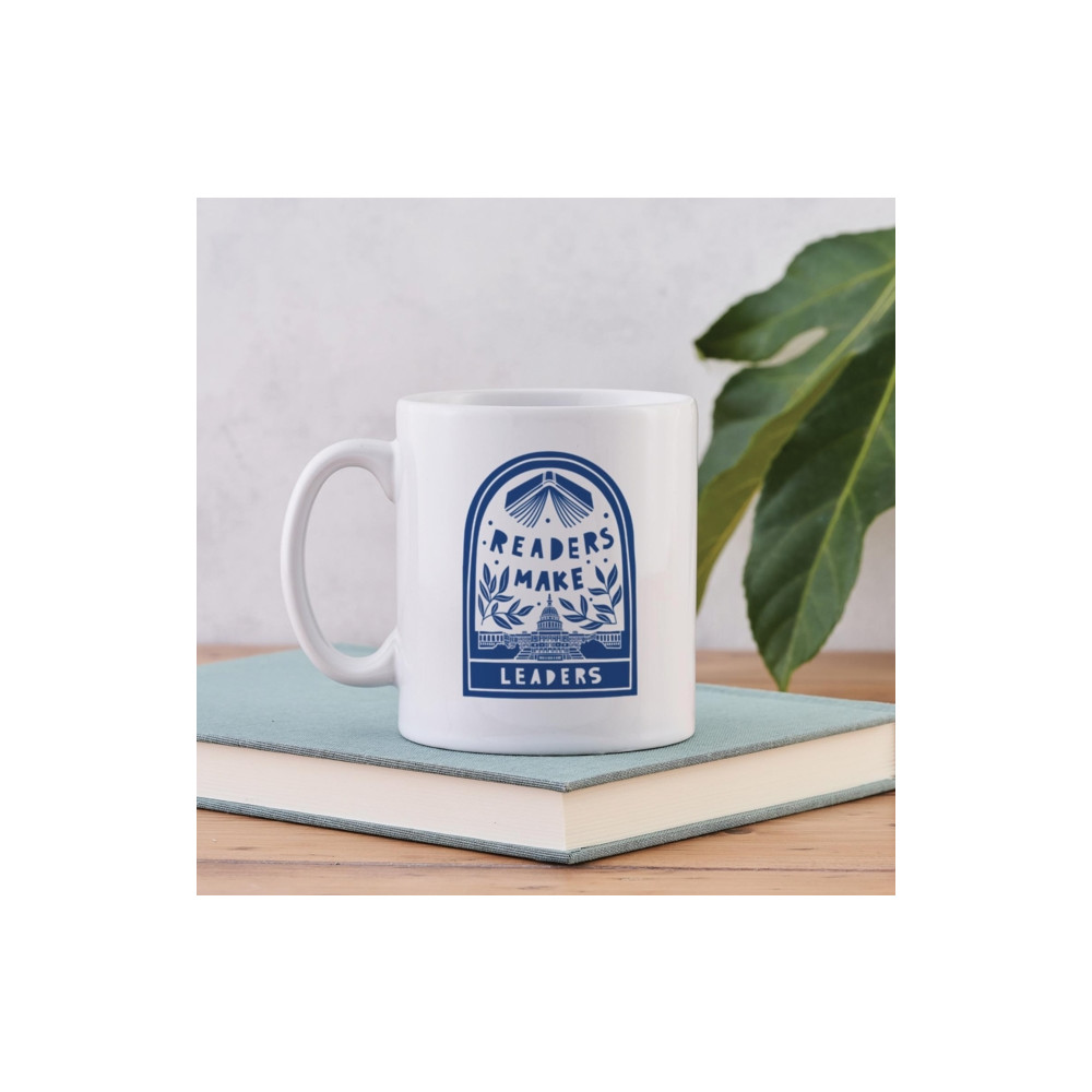 Produktbild för Readers make Leaders - Literary Mug