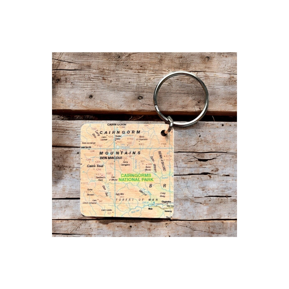 Produktbild för OS Map Wooden Square Key-ring - Cairngorms National Park