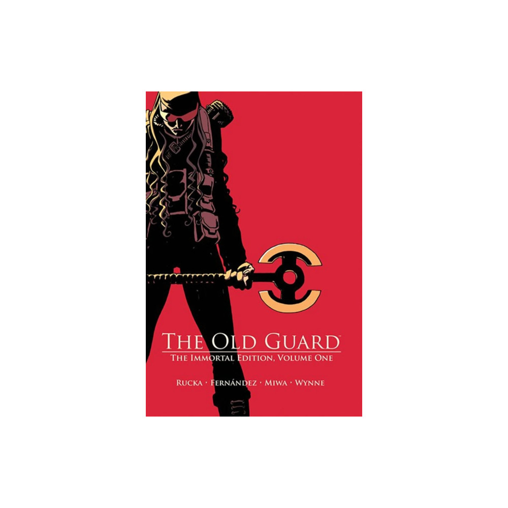 Produktbild för The Old Guard: The Immortal Edition Volume 1 (inbunden, eng)