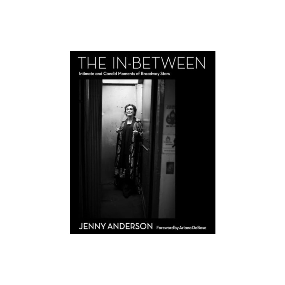 Produktbild för The In-Between (inbunden, eng)