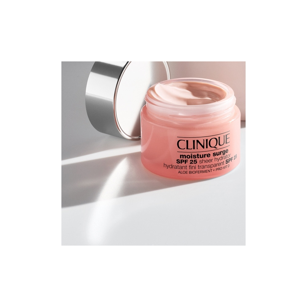 Produktbild för Clinique Moisture Surge SPF25 Sheer Hydrator