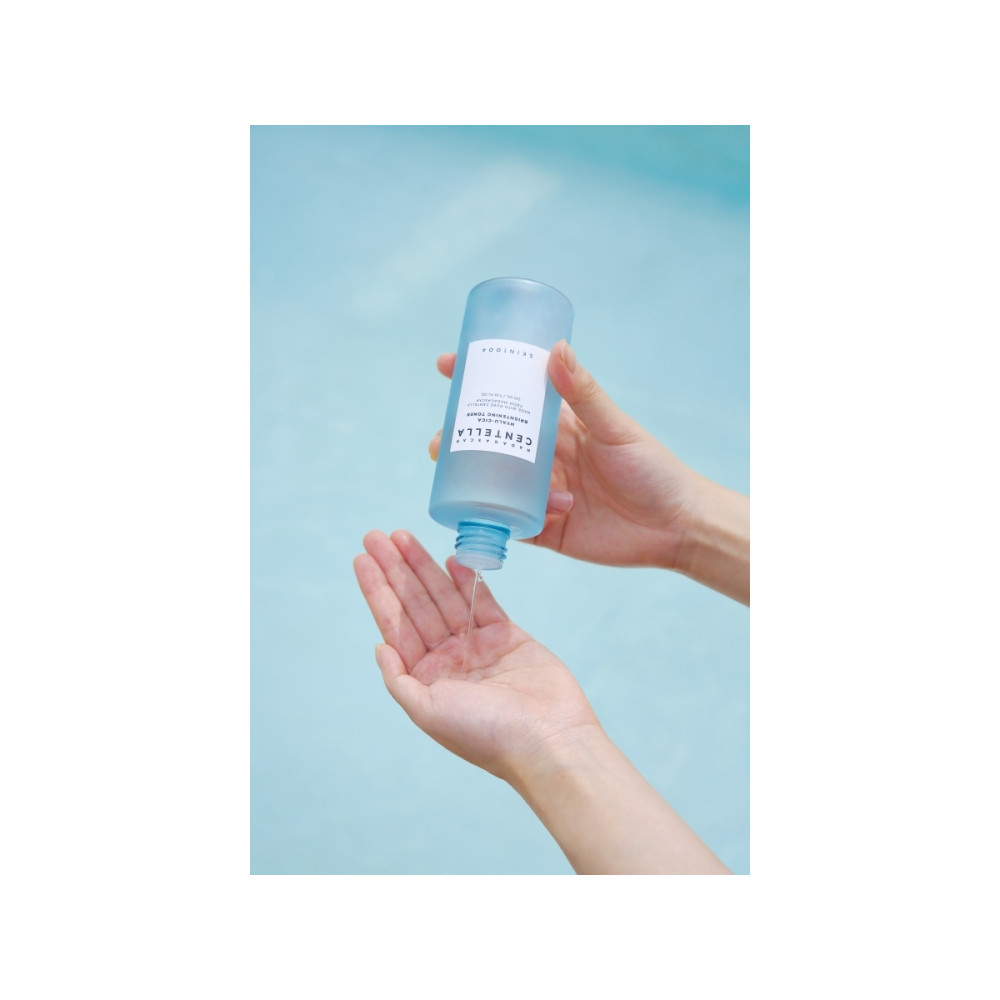 Produktbild för SKIN1004 Madagascar Centella Hyalu-Cica Brightening Toner 21...