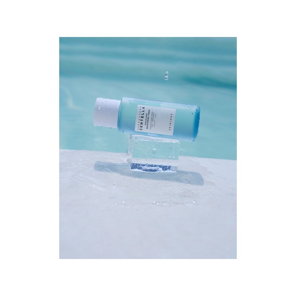 Produktbild för SKIN1004 Madagascar Centella Hyalu-Cica Brightening Toner 21...