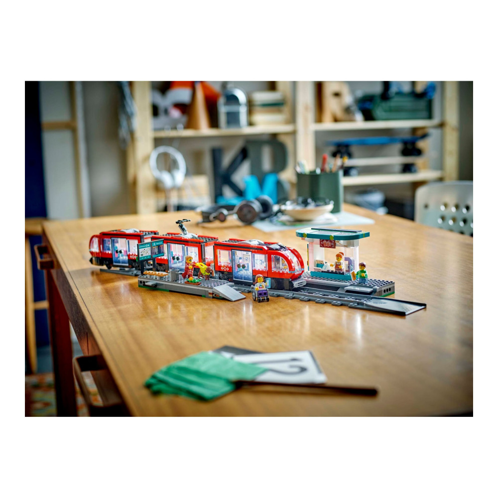 Produktbild för LEGO City 60423 - Downtown Streetcar and Station - byggsats