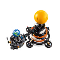 Produktbild för LEGO Technic 42179 - Jorden och Månen i omloppsbana - byggsats