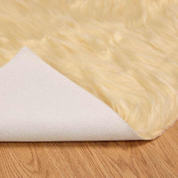 Produktbild för Fuskfäll matta TAFALLA Gräddvit 240 x 240 cm Polyester