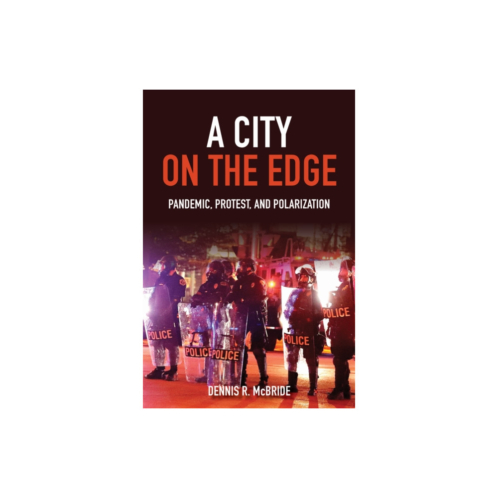 Produktbild för A City on the Edge (inbunden, eng)