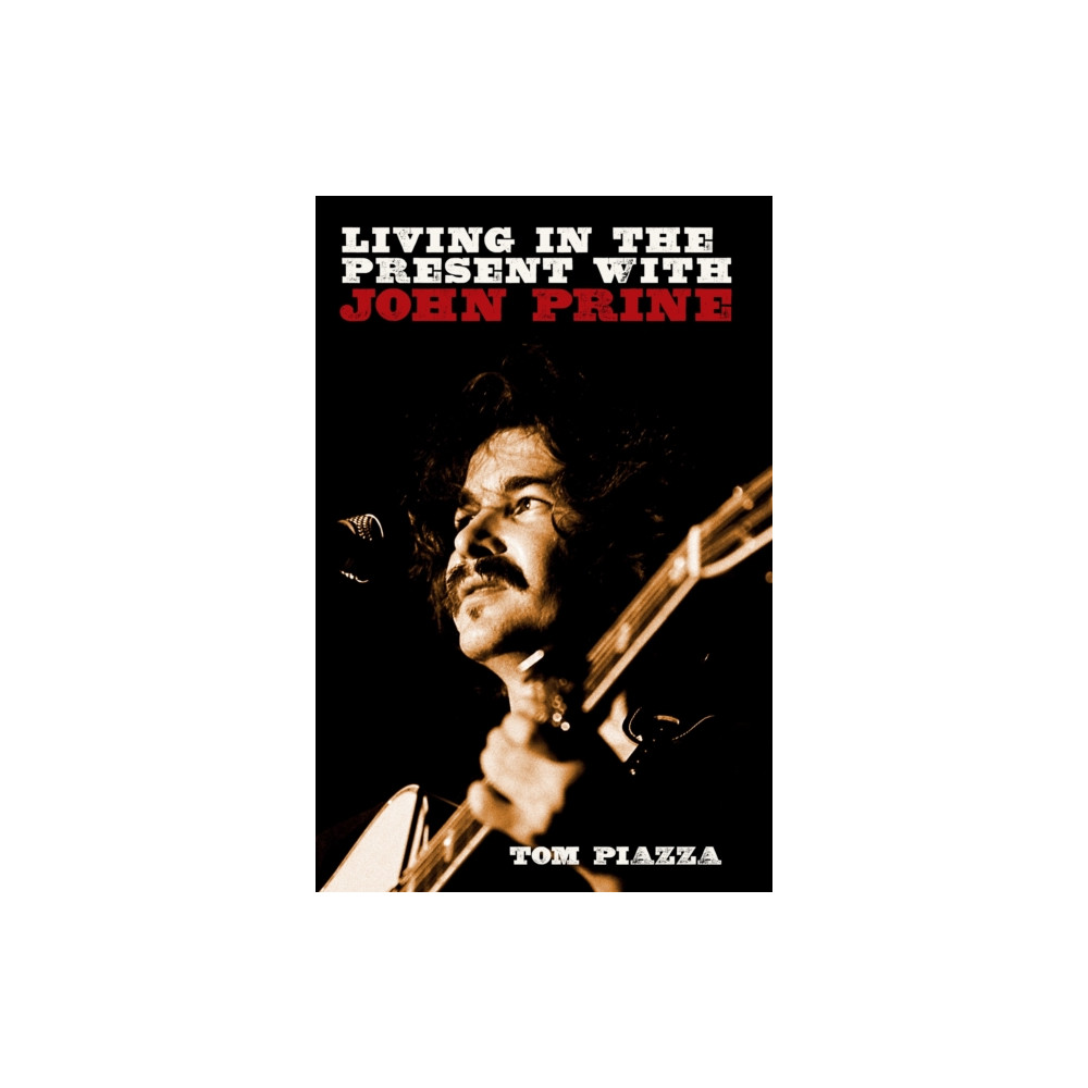 Produktbild för Living in the Present with John Prine (inbunden, eng)