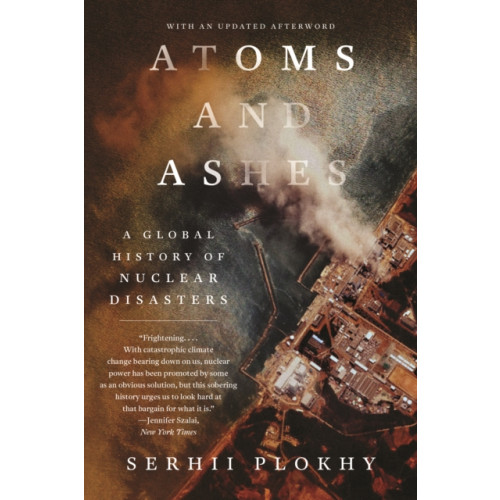 W. W. Norton & Company Atoms and Ashes (häftad, eng)