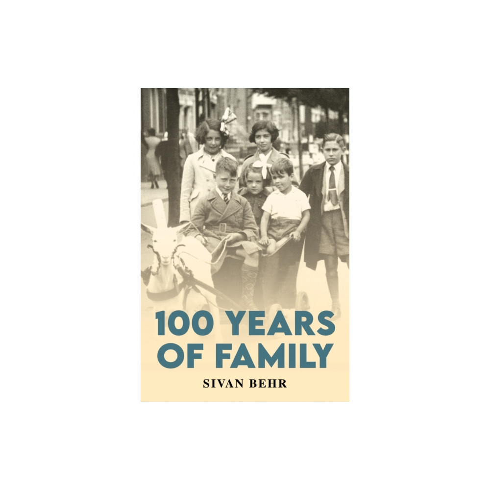 Produktbild för 100 Years of Family (häftad, eng)