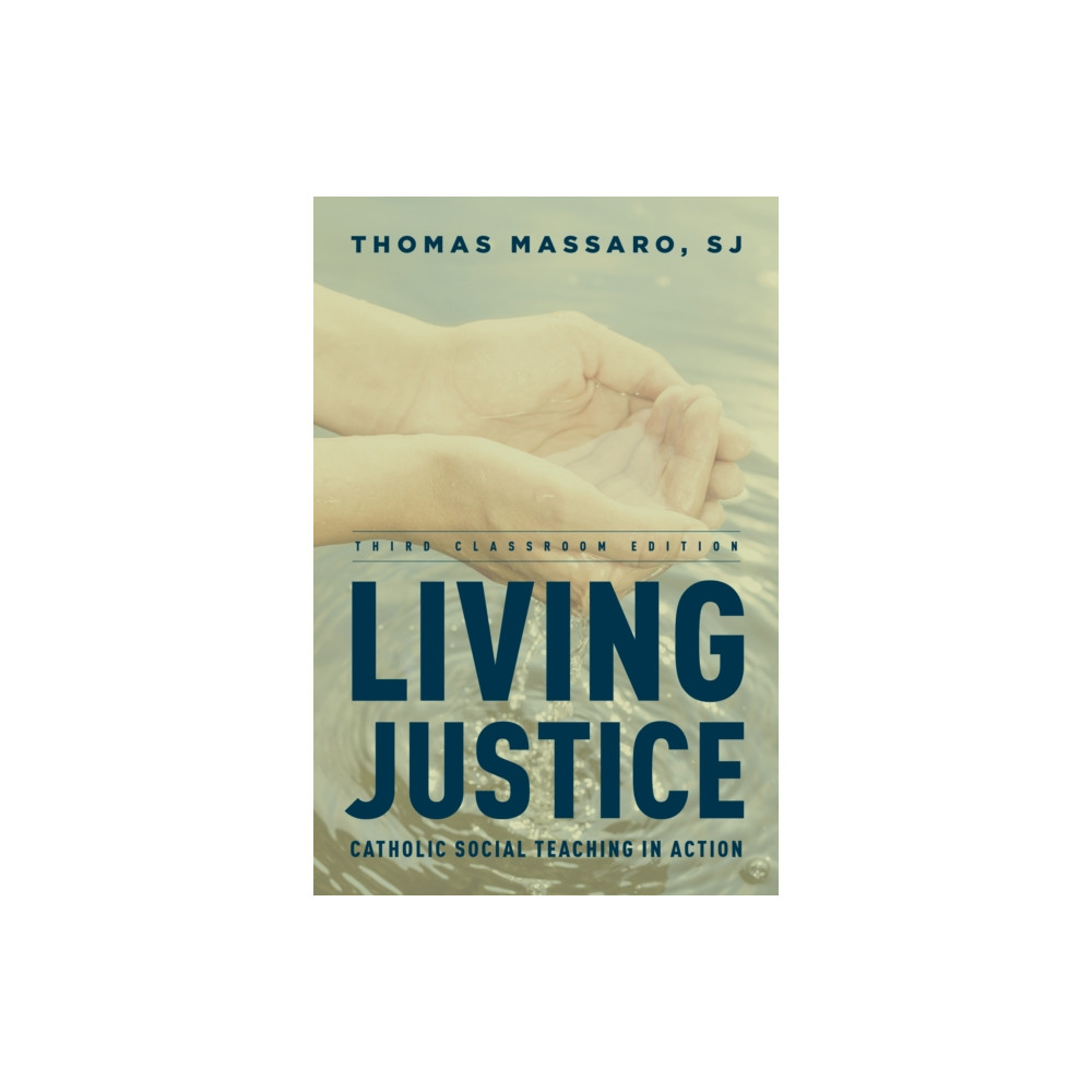 Produktbild för Living Justice (häftad, eng)