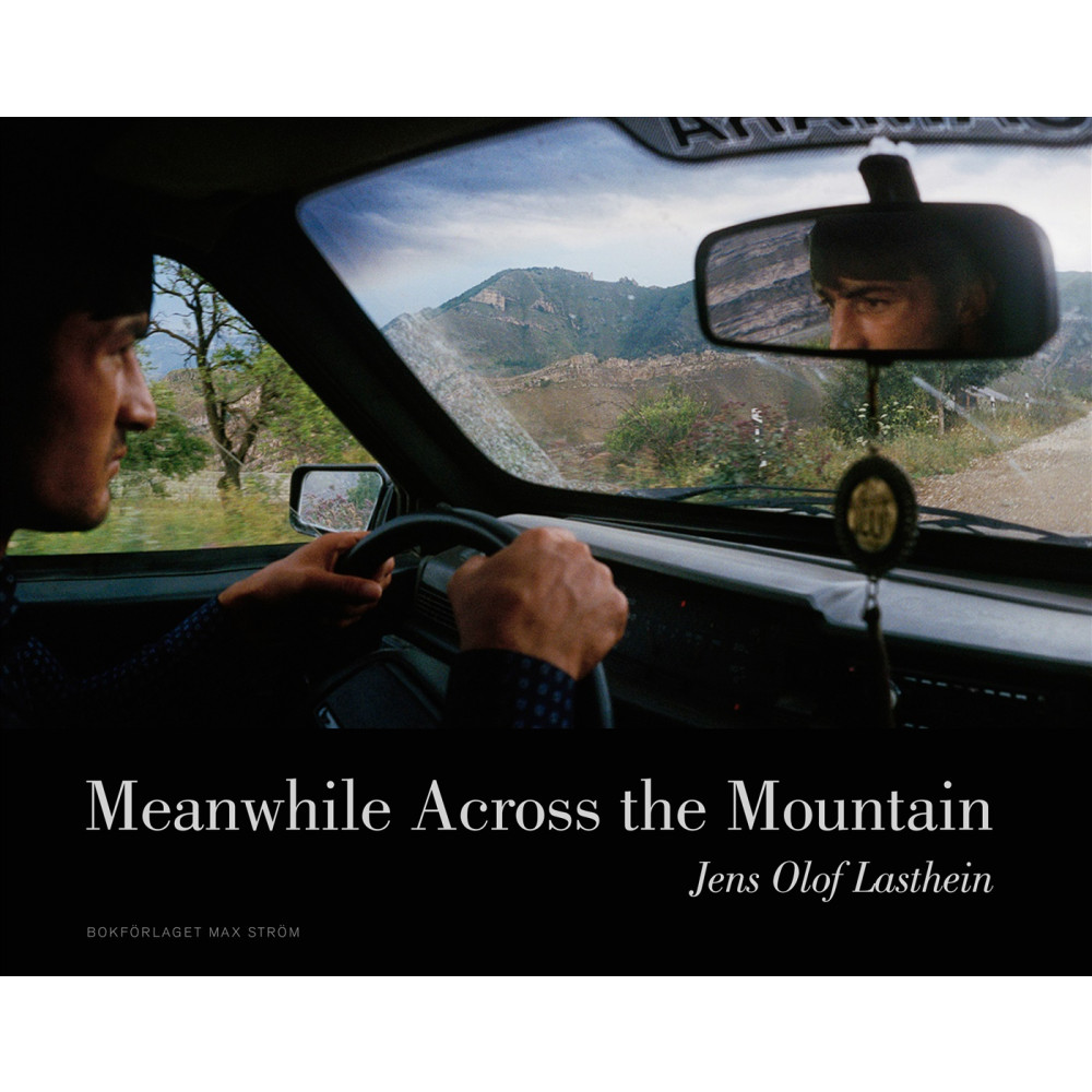 Produktbild för Meanwhile across the mountain : pictures from the Caucasus (inbunden, eng)