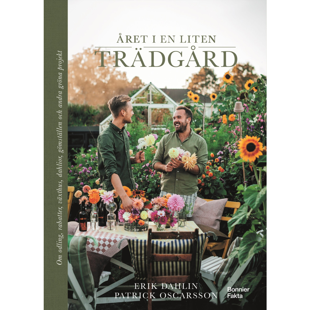Produktbild för Året i en liten trädgård : om odling, rabatter, växthus, dahlior, gömställen och andra gröna projekt (bok, danskt band)