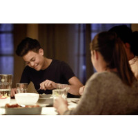 Produktbild för Philips - LED-glödlampa - form: G93 - glaserad finish - E27 - 7 W - varmt vitt ljus - 2700 K