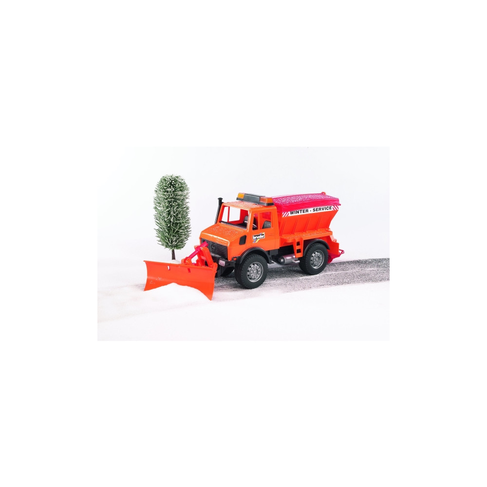 Produktbild för Bruder Mercedes-Benz Unimog winter service with plow blade t...