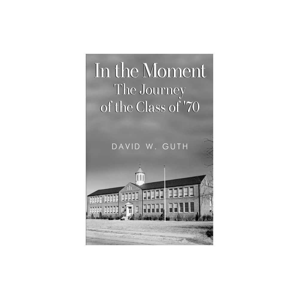 Produktbild för In the Moment: The Journey of the Class of '70 (häftad, eng)