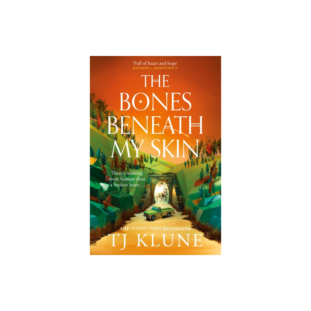 Produktbild för The Bones Beneath My Skin (häftad, eng)