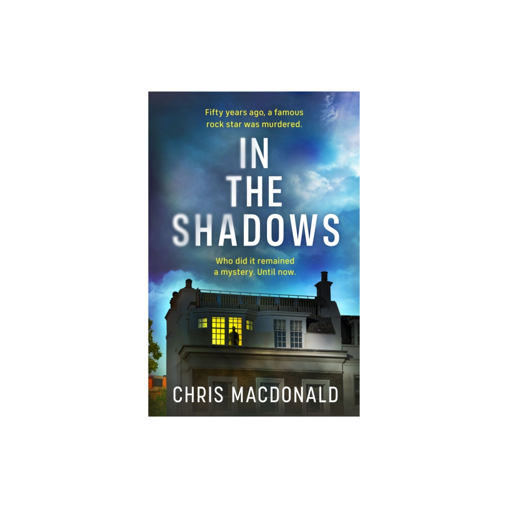 Produktbild för In The Shadows (inbunden, eng)