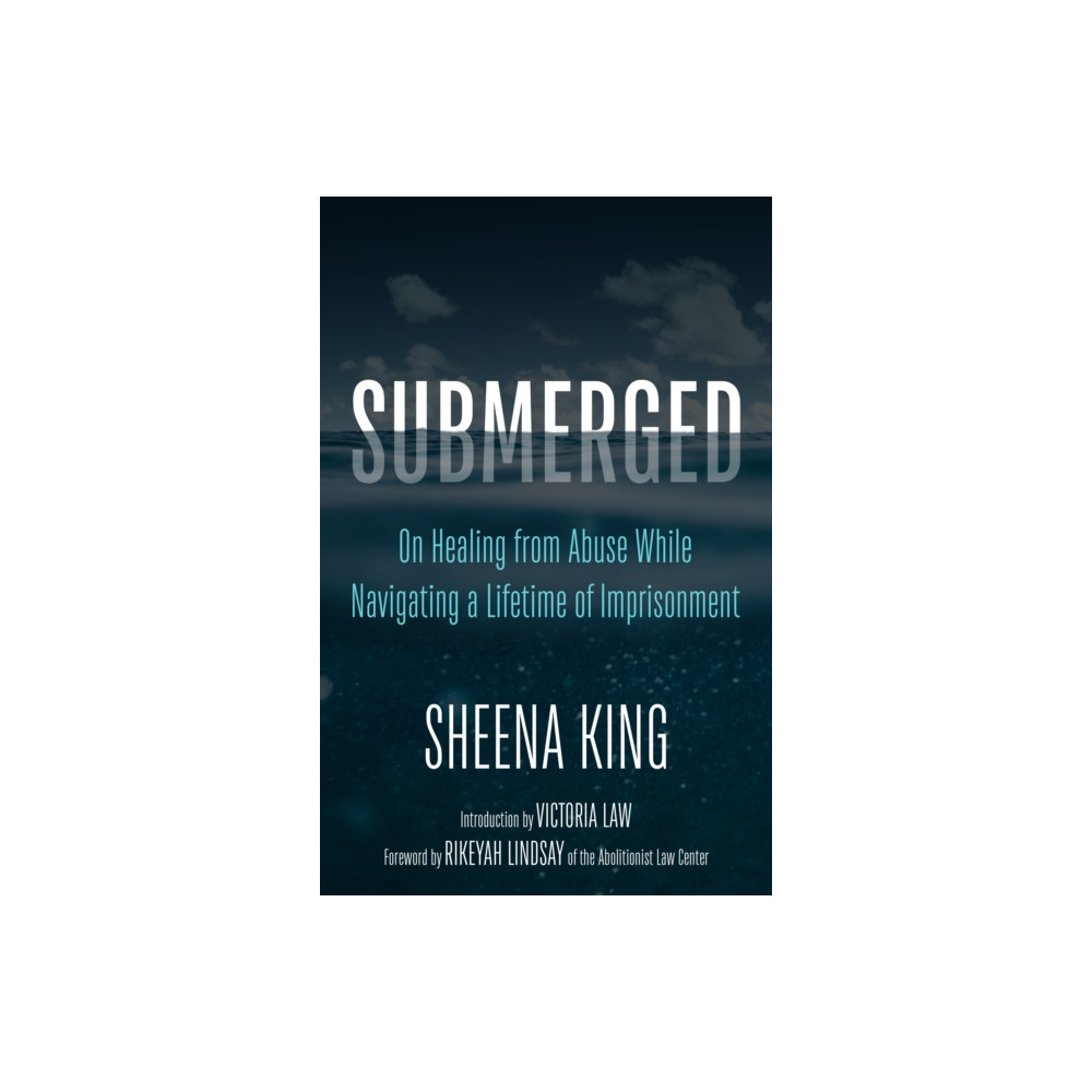 Produktbild för Submerged (häftad, eng)