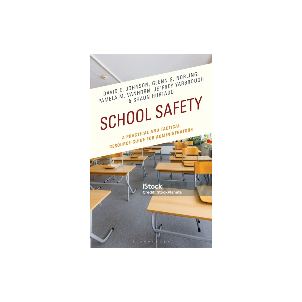 Produktbild för School Safety (häftad, eng)