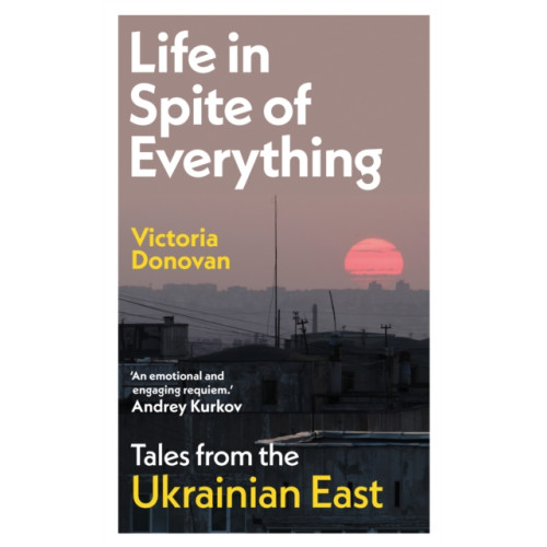 Daunt Books Life in Spite of Everything (häftad, eng)