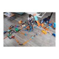 Produktbild för Hot Wheels - Corkscrew Crash Track Set