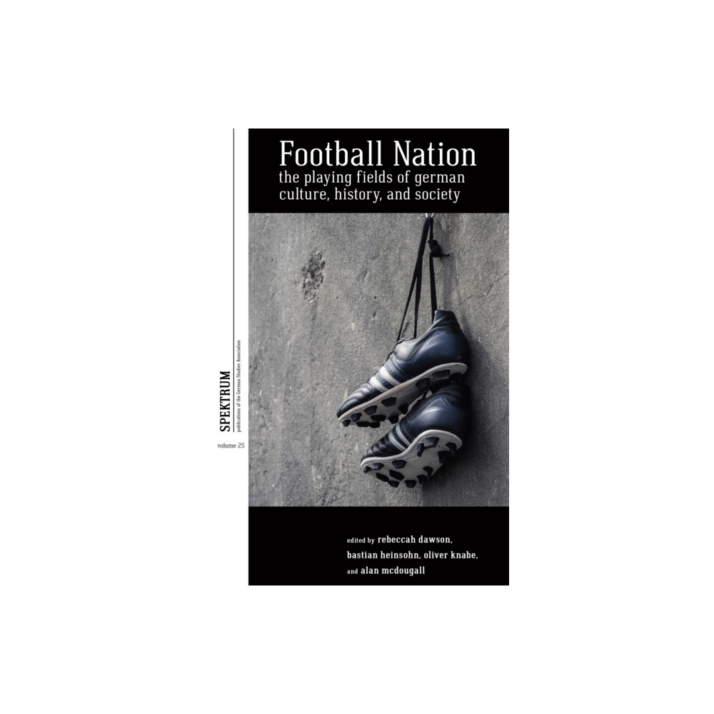 Produktbild för Football Nation (häftad, eng)