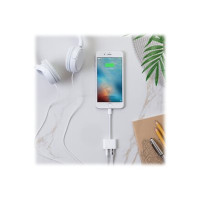 Produktbild för Belkin 3.5 mm Audio + Charge RockStar - Lightning- till hörlursjack/laddningsadapter - Lightning / ljud