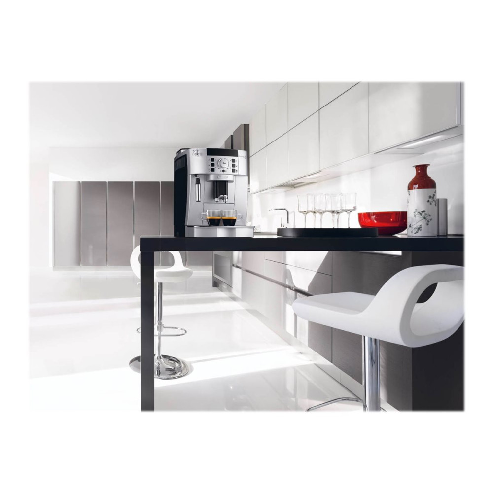 Produktbild för De'Longhi Magnifica S ECAM 22.110.SB - automatisk kaffekokare med mjölkskummare - 15 bar - silver/svart