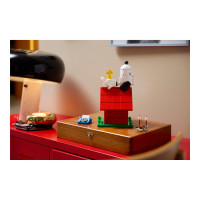 Produktbild för LEGO Ideas 21368 - Jordnötter: Snoppys hundkoja - byggsats