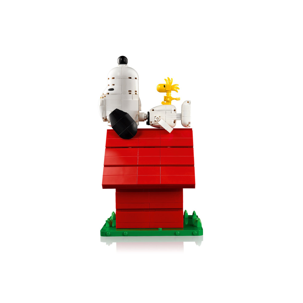 Produktbild för LEGO Ideas 21368 - Jordnötter: Snoppys hundkoja - byggsats