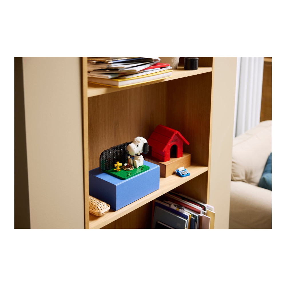 Produktbild för LEGO Ideas 21368 - Jordnötter: Snoppys hundkoja - byggsats